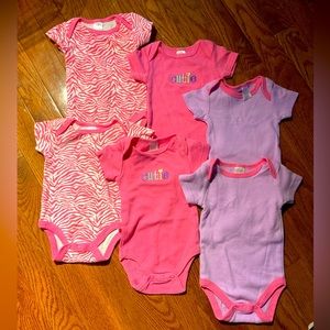 Set of 6 baby kiss onesies